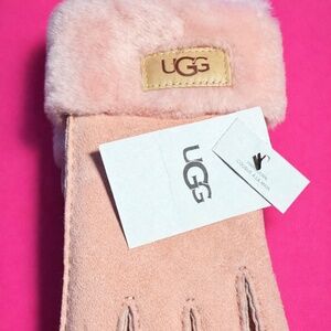 NWT UGG Pink Gloves Size S